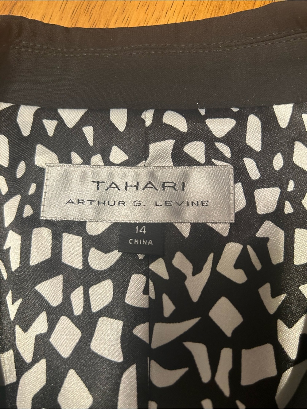 Women's Black Two-Button Tailored Lined Blazer by Tahari Size 14 - Picture 6 of 7